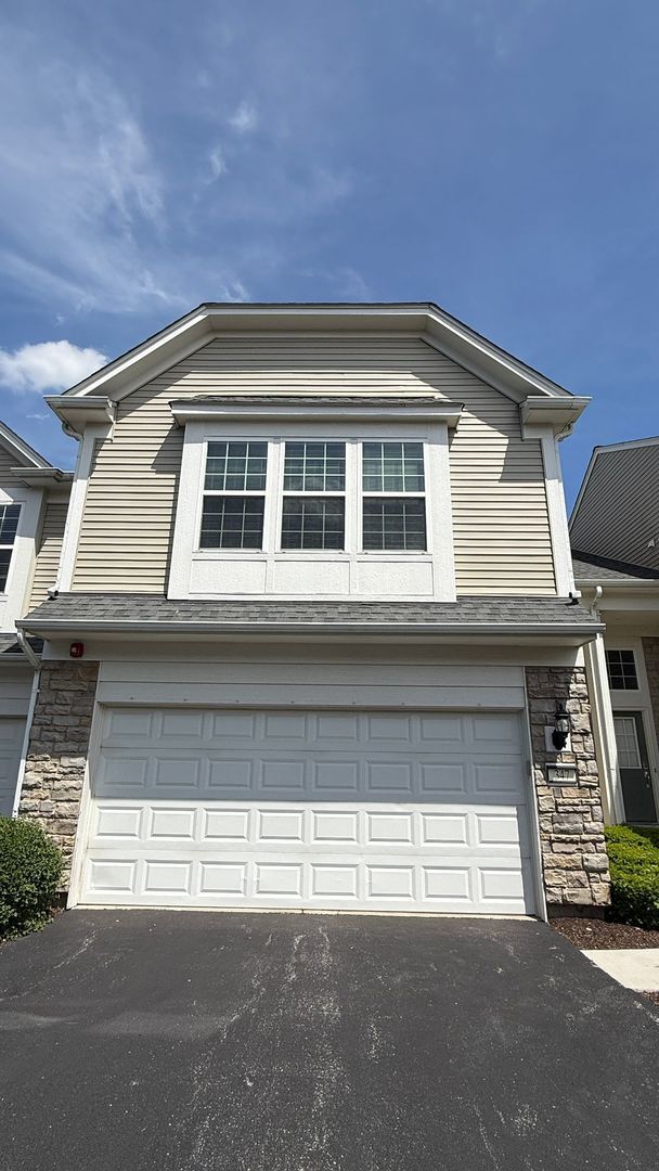 347 Devoe Dr in Oswego, IL - Building Photo - Building Photo