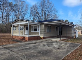 4201 Oliver Dr in Rainbow City, AL - Building Photo