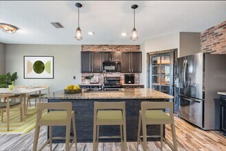 30907 Summer Sun Lp in Wesley Chapel, FL - Foto de edificio - Building Photo