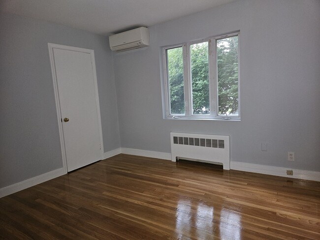 201 Langley Rd, Unit 2 in Newton, MA - Building Photo - Building Photo