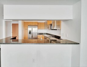 31 SE 5th St, Unit 1407 in Miami, FL - Foto de edificio - Building Photo