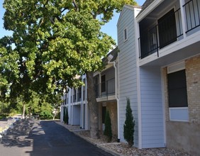 Le Med Apartments in Austin, TX - Building Photo - Building Photo