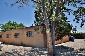 908 Alcazar St NE in Albuquerque, NM - Building Photo - Building Photo