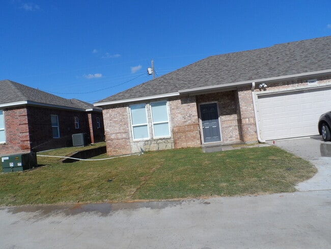 property at 1208 Country Club Rd