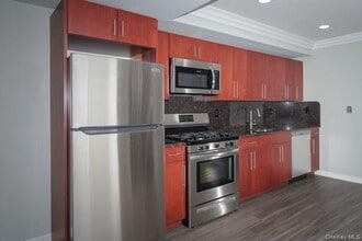 311 W Main St in Patchogue, NY - Building Photo - Building Photo