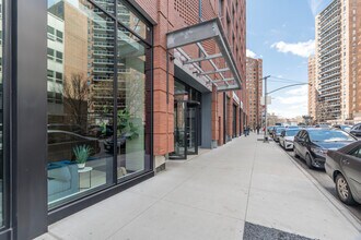 The Yellowstone in Forest Hills, NY - Building Photo - Building Photo