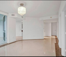 18201 Collins Ave, Unit 1201 in Sunny Isles Beach, FL - Foto de edificio - Building Photo