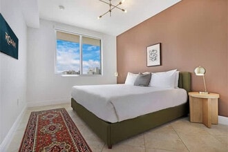 225 179th Dr in Sunny Isles Beach, FL - Building Photo - Building Photo