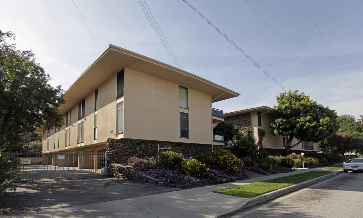 Oakwood Park Highland in San Bernardino, CA - Foto de edificio