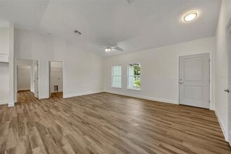 210 E Baxter St in De Leon Springs, FL - Building Photo - Building Photo