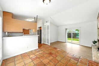 5412 Manor Rd in Austin, TX - Building Photo - Building Photo