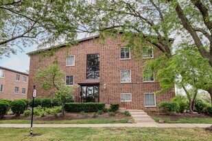 900 Perrie Dr, Unit 3 in Elk Grove Village, IL - Building Photo