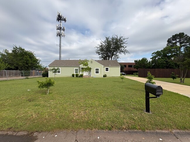 property at 1618 Bruce Dr