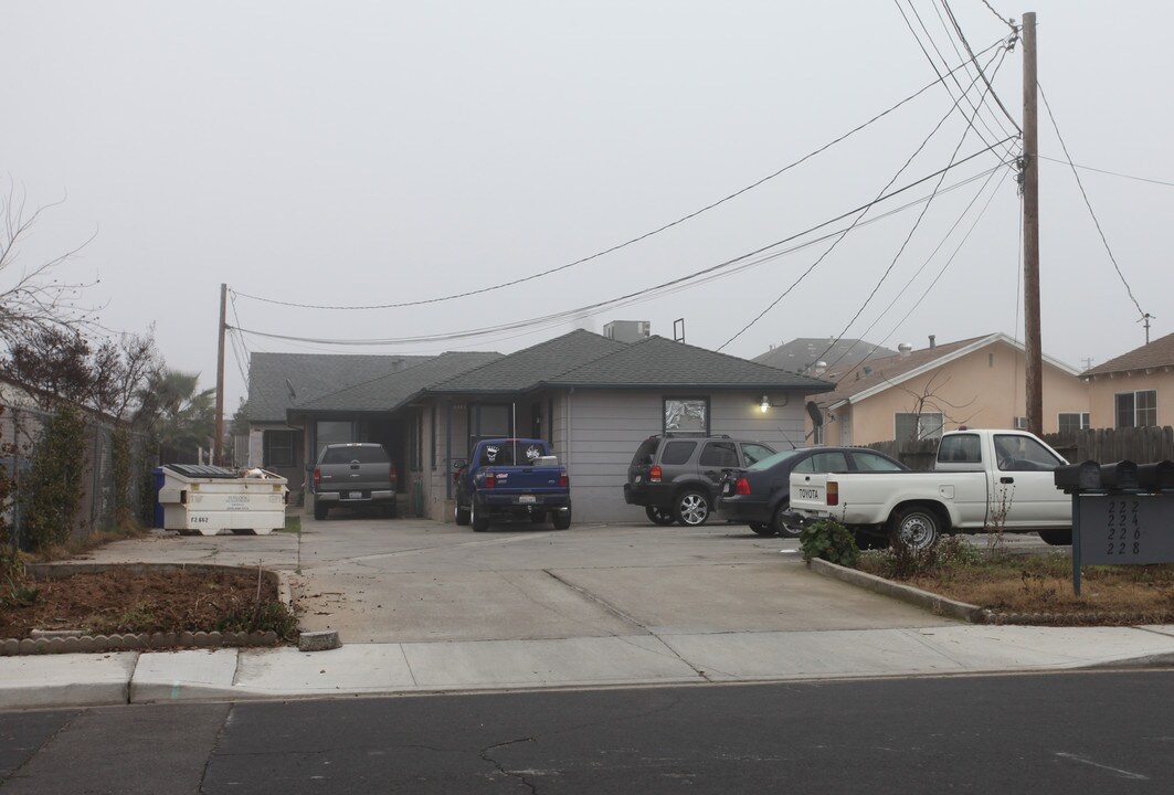 222-228 Alaska St in Turlock, CA - Building Photo