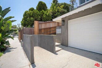 7127 Ramsgate Ave in Los Angeles, CA - Building Photo - Building Photo