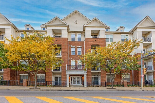 350 W Elm St, Unit 3318 in Conshohocken, PA - Building Photo - Building Photo