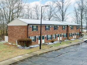 Woodside Village in Louisville, KY - Building Photo - Building Photo