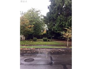 506 NE Skidmore St in Portland, OR - Building Photo - Building Photo
