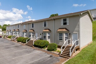 Colonial Apartment Complex in Jonesborough, TN - Building Photo