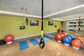 Cottonwood Bayview in St. Petersburg, FL - Building Photo - Building Photo