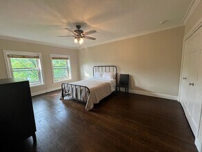2330 Euclid Heights Blvd, Unit 301 in Cleveland, OH - Building Photo - Building Photo
