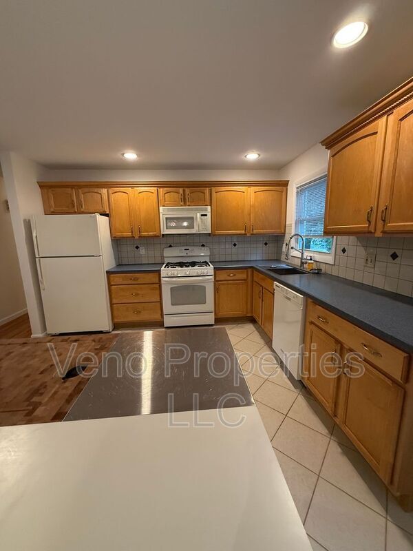 5 Barkwood Ln in Clifton Park, NY - Building Photo - Building Photo
