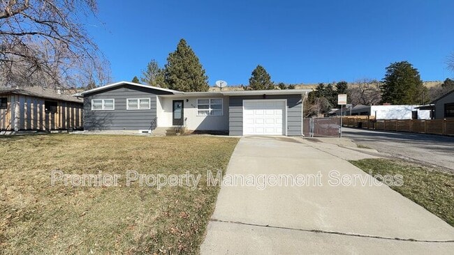 property at 913 Rimrock Rd
