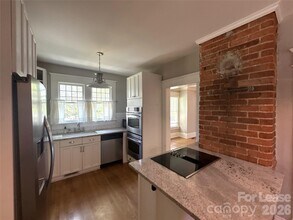 421 Hawthorne Ln in Charlotte, NC - Building Photo - Building Photo