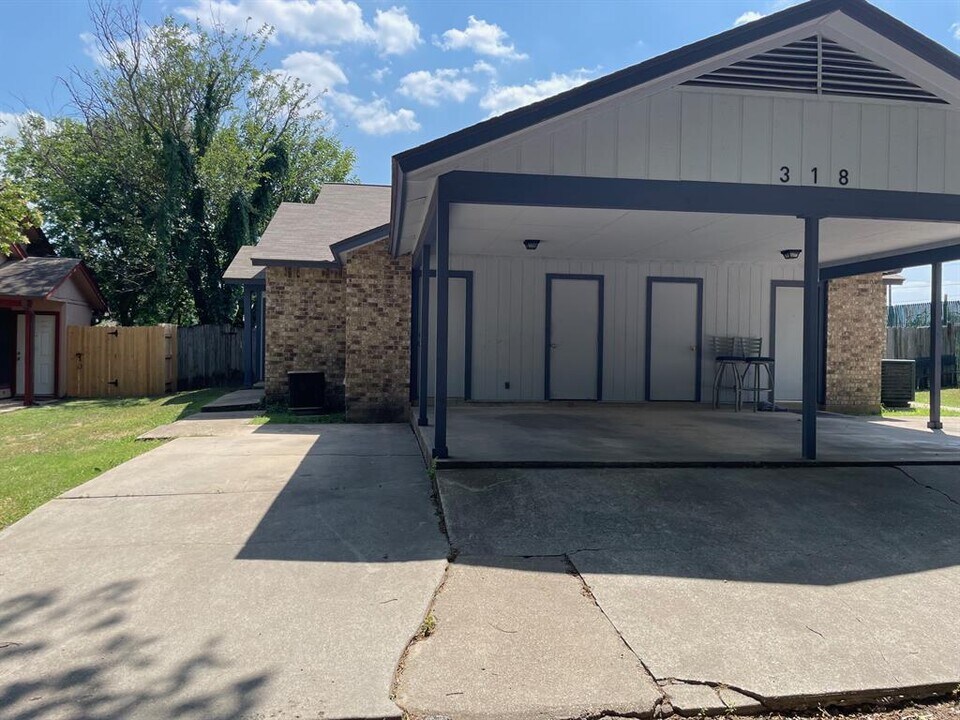 318 W William Cannon Dr in Austin, TX - Building Photo