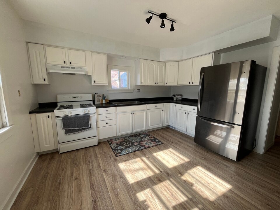 439 W 14th Ave, Unit A in Oshkosh, WI - Building Photo