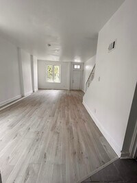 1525 Overington St photo'