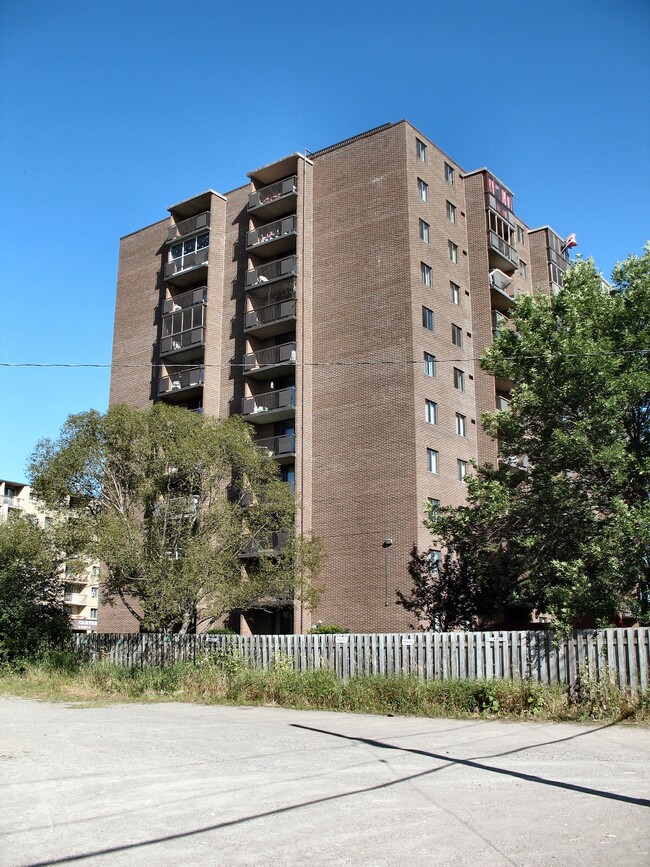 Campbell Place Apartments in Sault Ste Marie, ON - Building Photo - Building Photo