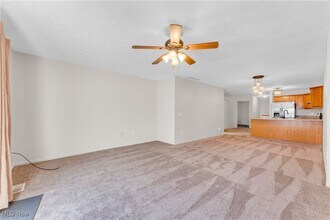 6435 Forest Park Dr in North Ridgeville, OH - Foto de edificio - Building Photo