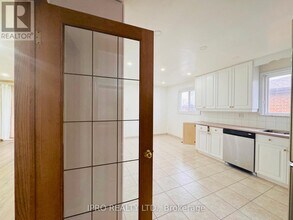 4118 Woodington Dr in Mississauga, ON - Building Photo - Building Photo