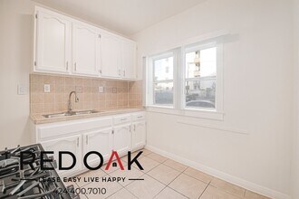 1056 Normandie Ave in Los Angeles, CA - Foto de edificio - Building Photo