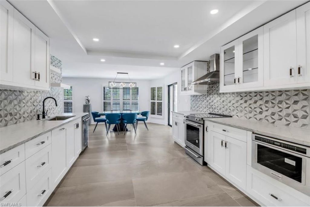 4451 Gulf Shore Blvd N, Unit 203 in Naples, FL - Building Photo