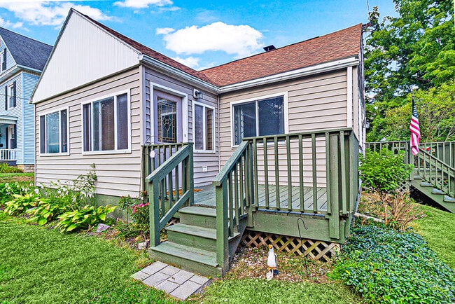 127 1/2 Oxford Rd in New Hartford, NY - Building Photo - Building Photo
