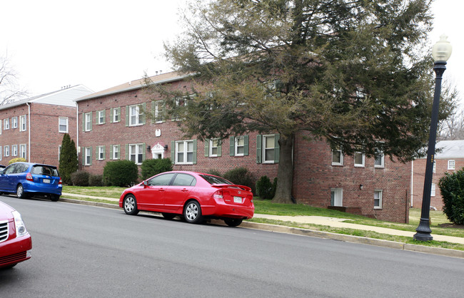 1117 N Kenilworth St in Arlington, VA - Foto de edificio - Building Photo