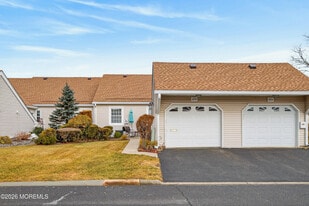 69 William And Mary Sq in Freehold, NJ - Building Photo