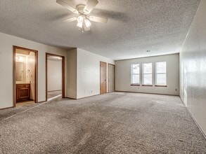 1215 Clearwater Dr in Norman, OK - Building Photo - Building Photo