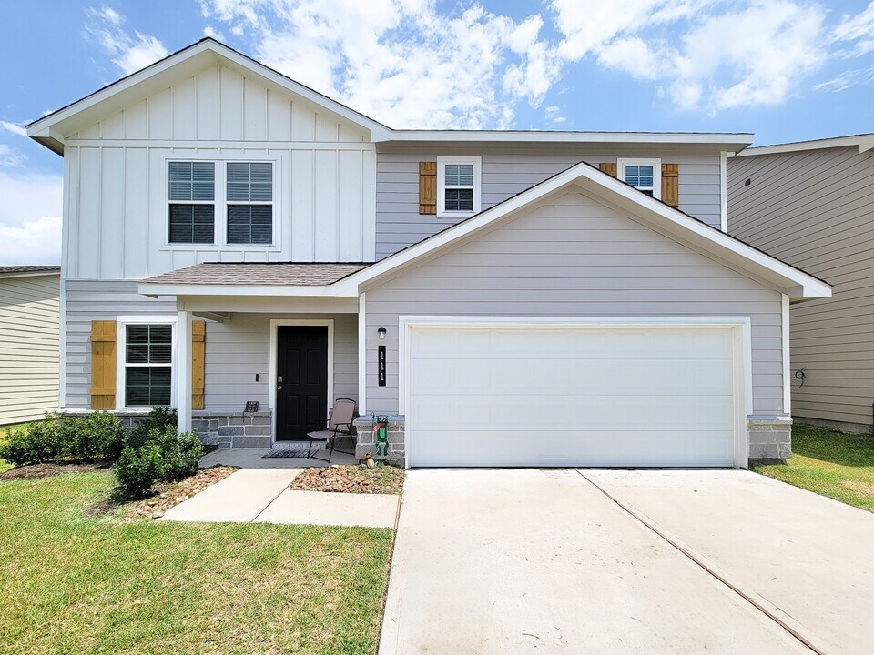 111 Avalon Dr in Huntsville, TX - Building Photo