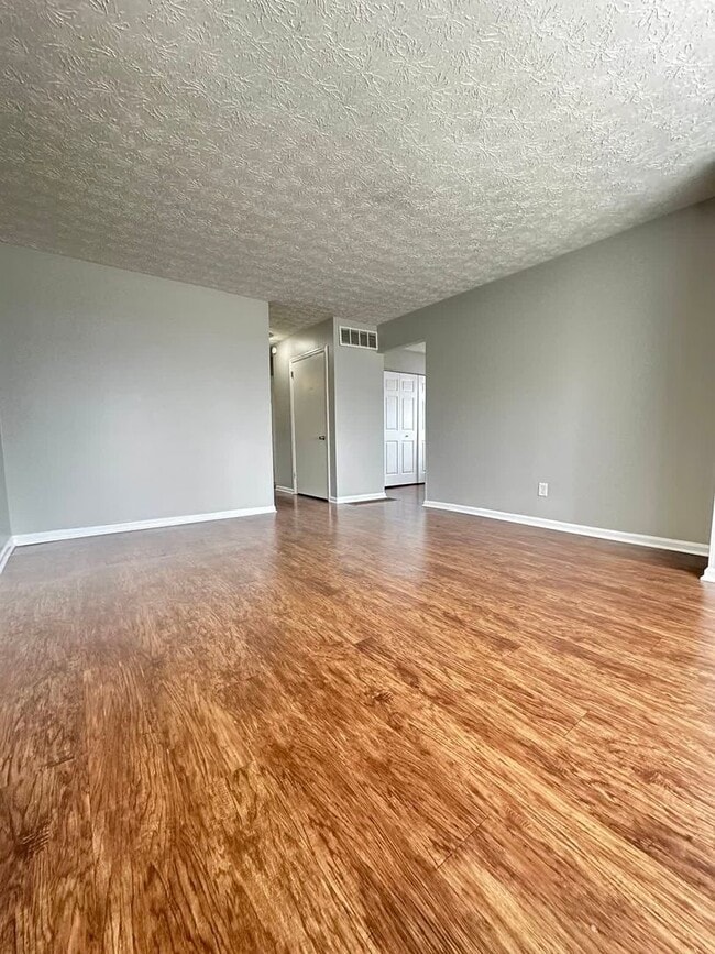 585 Eureka Springs Dr in Lexington, KY - Building Photo - Building Photo