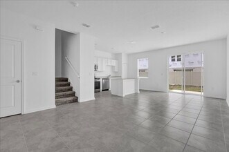 2474 Skyline Lp in Kissimmee, FL - Building Photo - Building Photo