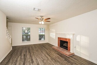 7838 Sunny Ridge Dr in Houston, TX - Building Photo - Building Photo