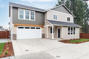 122 N Trl Rd in Sedro Woolley, WA - Building Photo