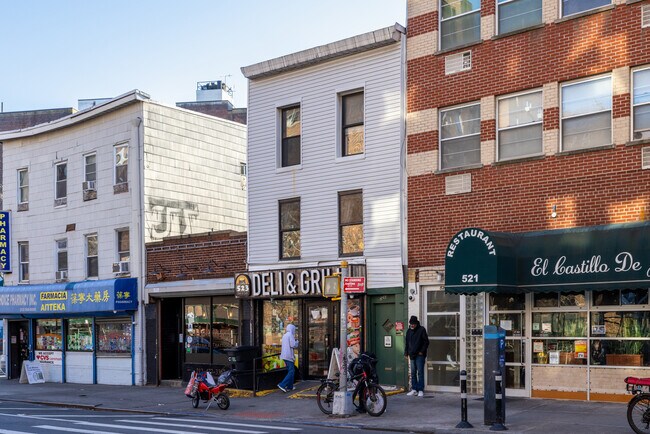 523 Grand St in New York, NY - Foto de edificio - Building Photo