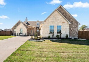 1000 Stone Hill St in Mount Pleasant, TX - Building Photo