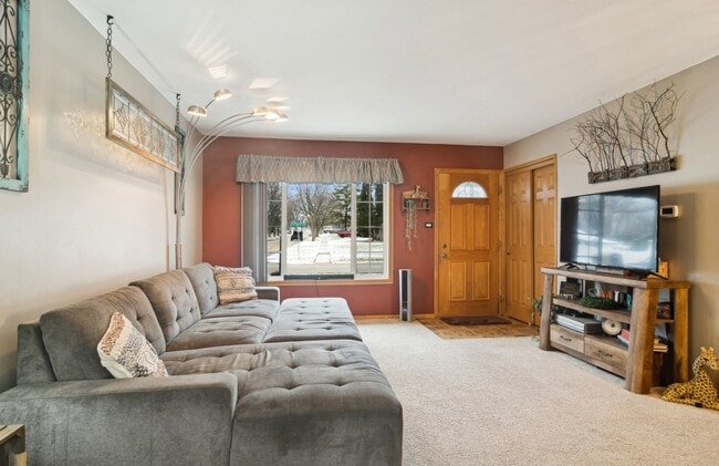 460 Flagstaff Ln in Hoffman Estates, IL - Building Photo - Building Photo