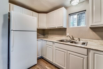 225 N Estelle St in Wichita, KS - Building Photo - Building Photo