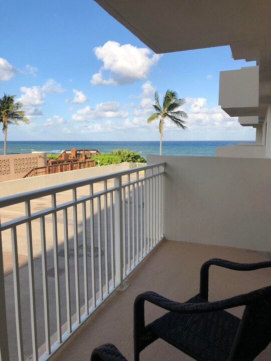 3215 S Ocean Blvd in Highland Beach, FL - Building Photo
